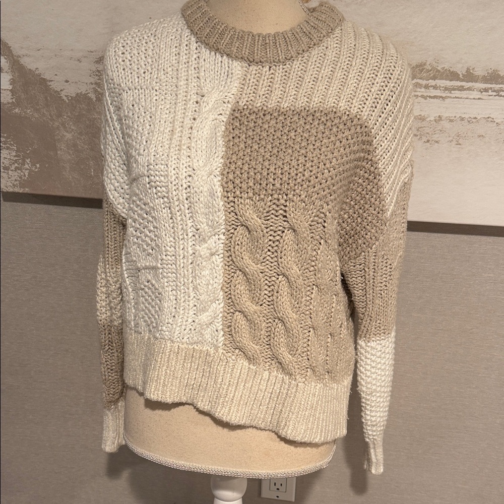 Aerie Patchwork Crew Neck Cable Knit Sweater white/beige colorblock design small